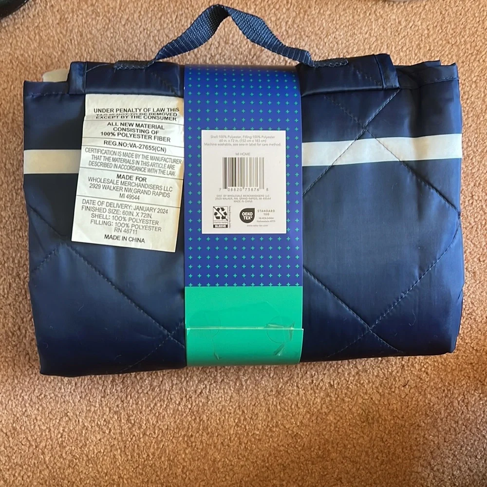 NWT Michigan Mi Home Outdoor Blanket, Water Resistant (60in x 72in)